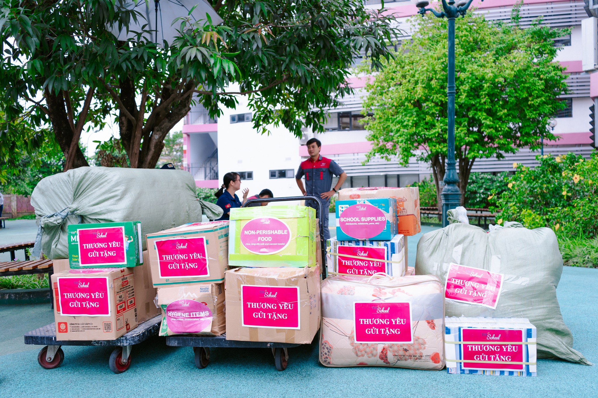 2 TONS OF ESSENTIAL SUPPLIES DONATED BY TH SCHOOL STUDENTS DELIVERED TO LAO CAI