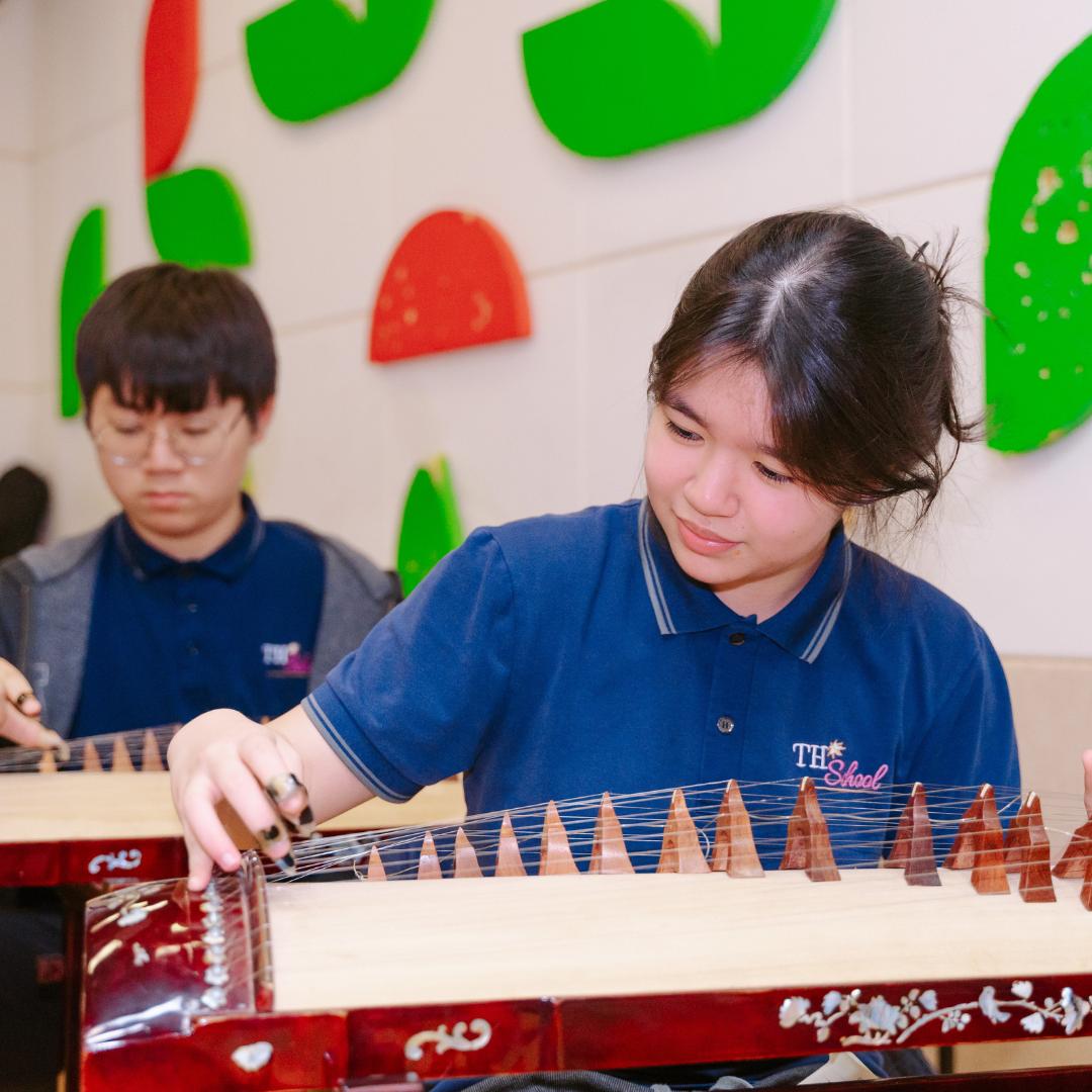 Zither Class – Where Traditional Melodies Meet Modernity