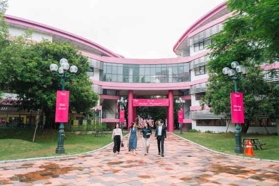 Vinh dự đón tiếp các đoàn đại sứ quán tại TH School