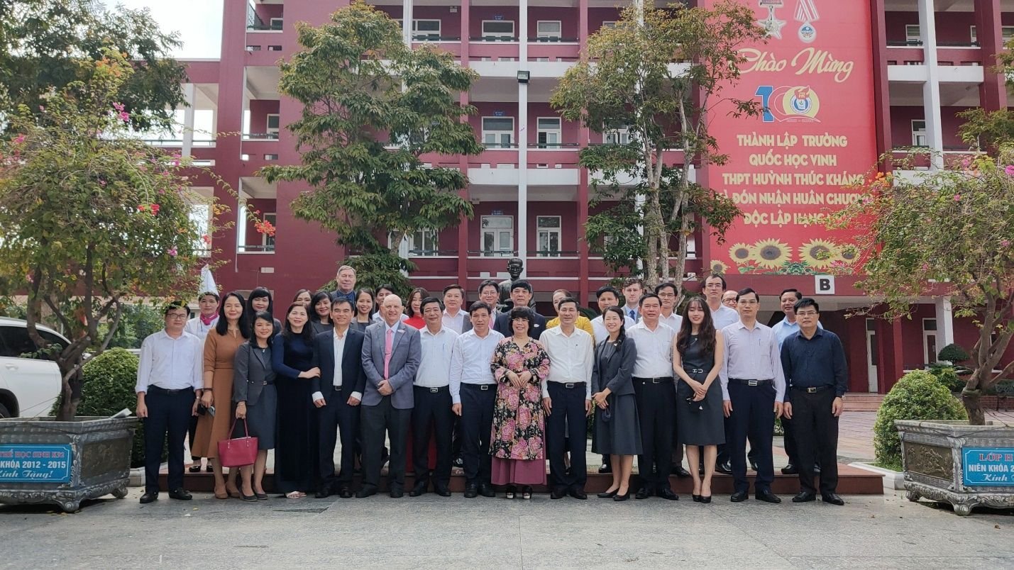 TH School and TH Group work with Huynh Thuc Khang high school to open a new campus in Nghe An