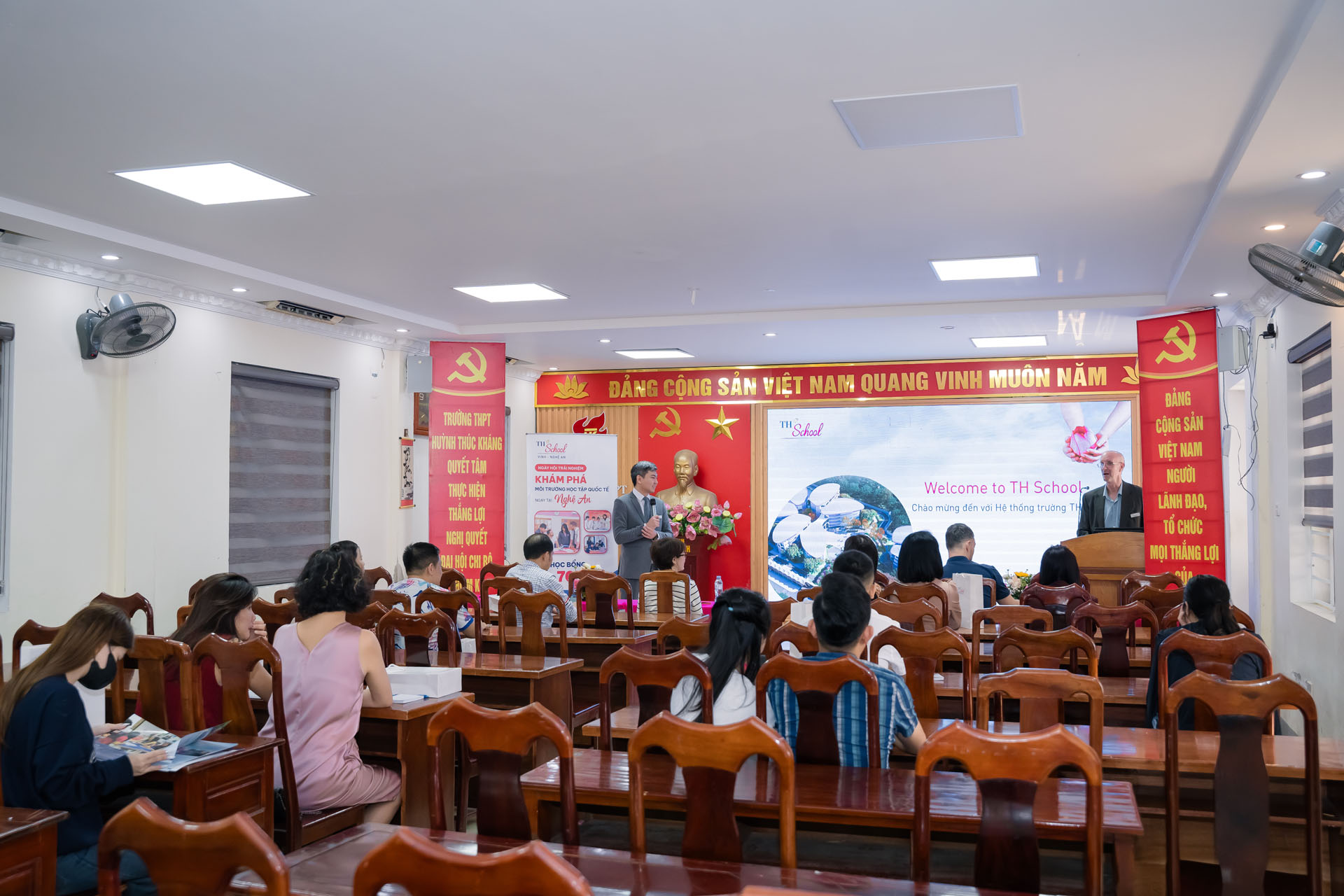  Hall room